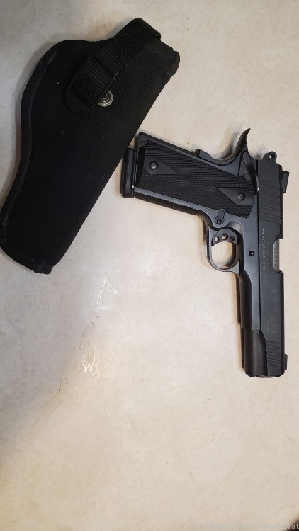 Taurus PT 1911 semi auto  45 acp vg cond with holster  and extras-img-0