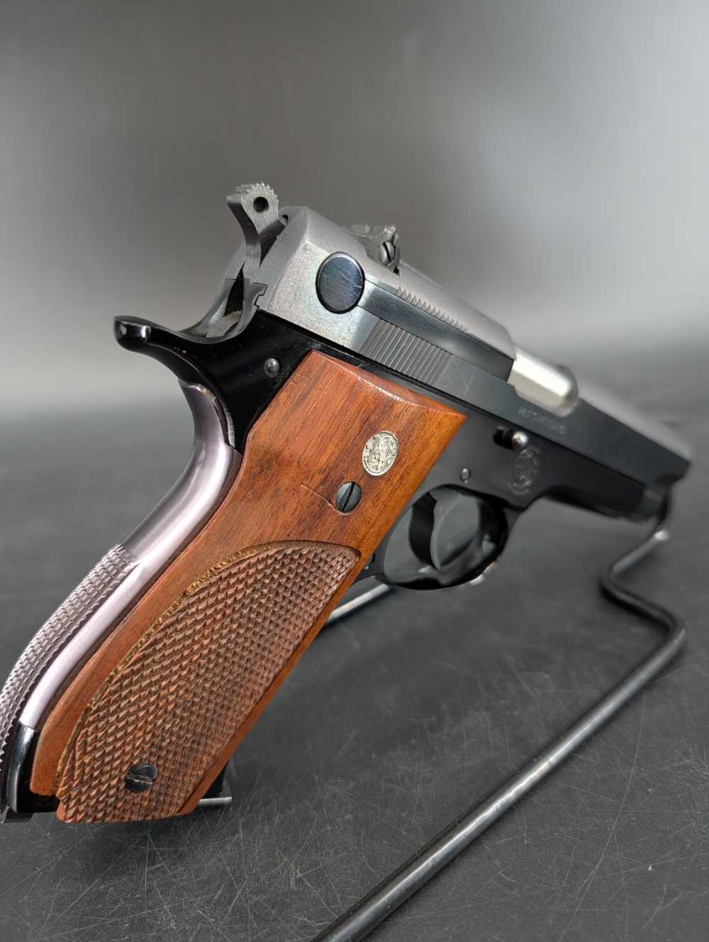 Smith & Wesson Model 39 9mm w/ 4 Magazines-img-5