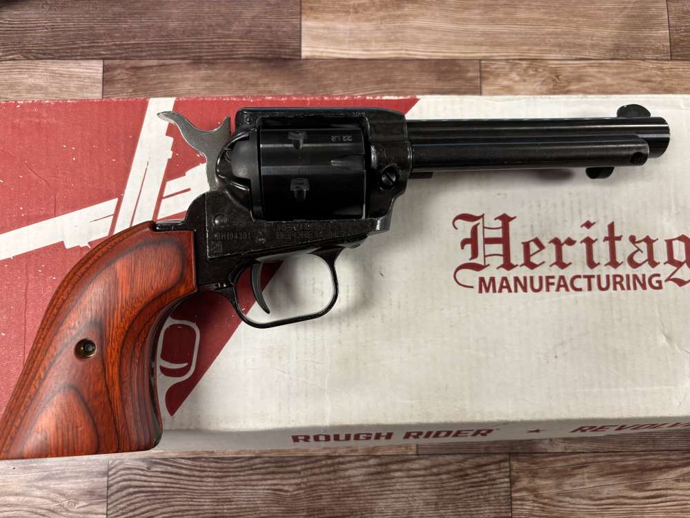HERITAGE ROUGH RIDER SINGLE ACTION 22LR. NO RESERVE!-img-0