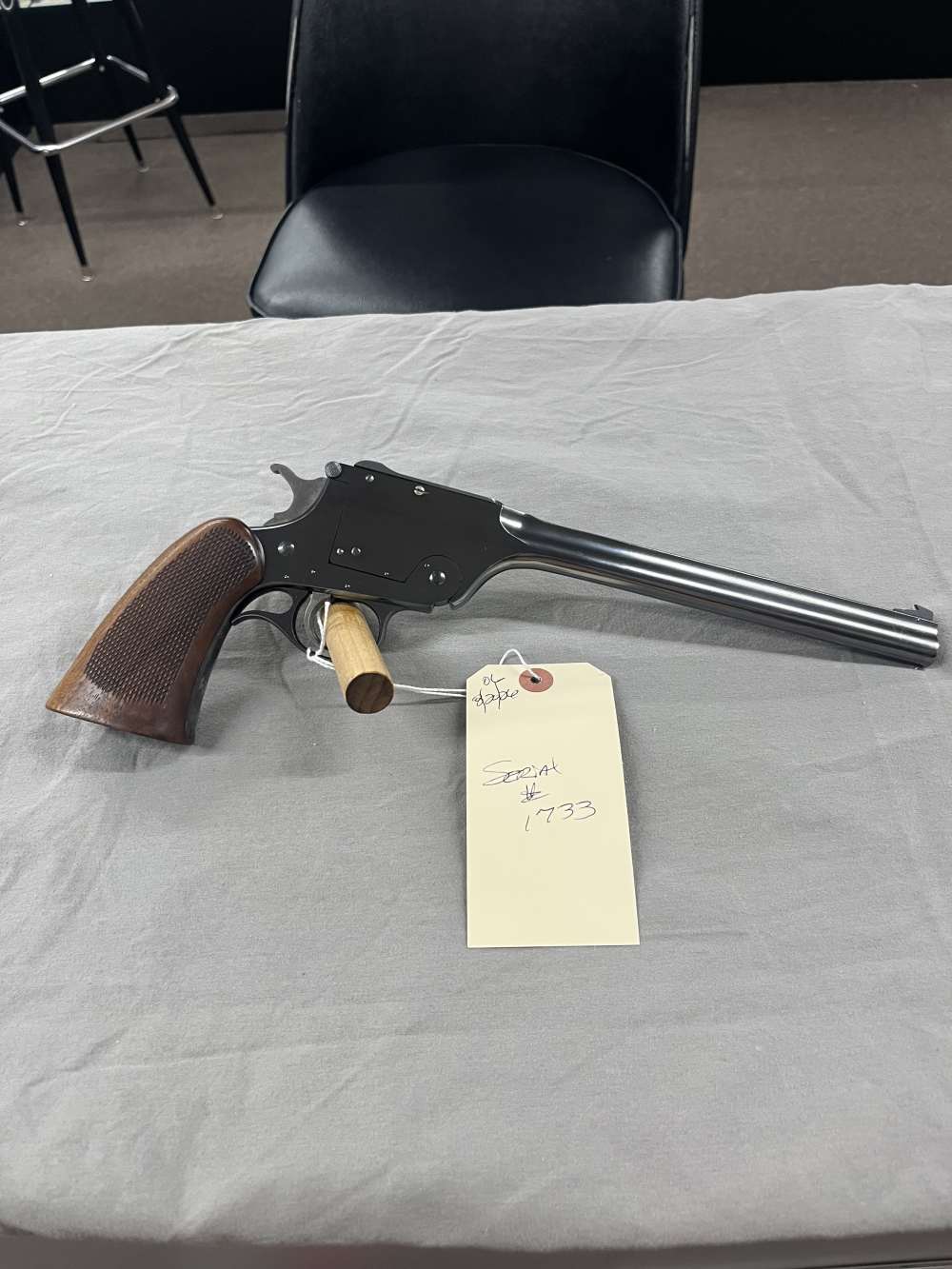 Harrington & Richardson model U.S.R.A. 22 Lr 10" barrel 93% # 1733-img-0
