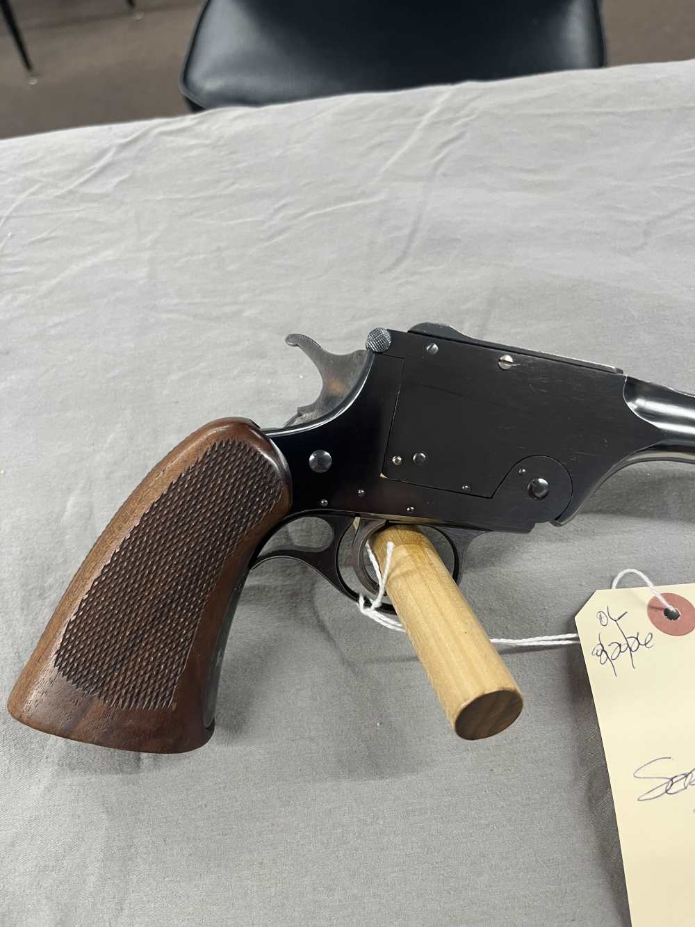 Harrington & Richardson model U.S.R.A. 22 Lr 10" barrel 93% # 1733-img-1