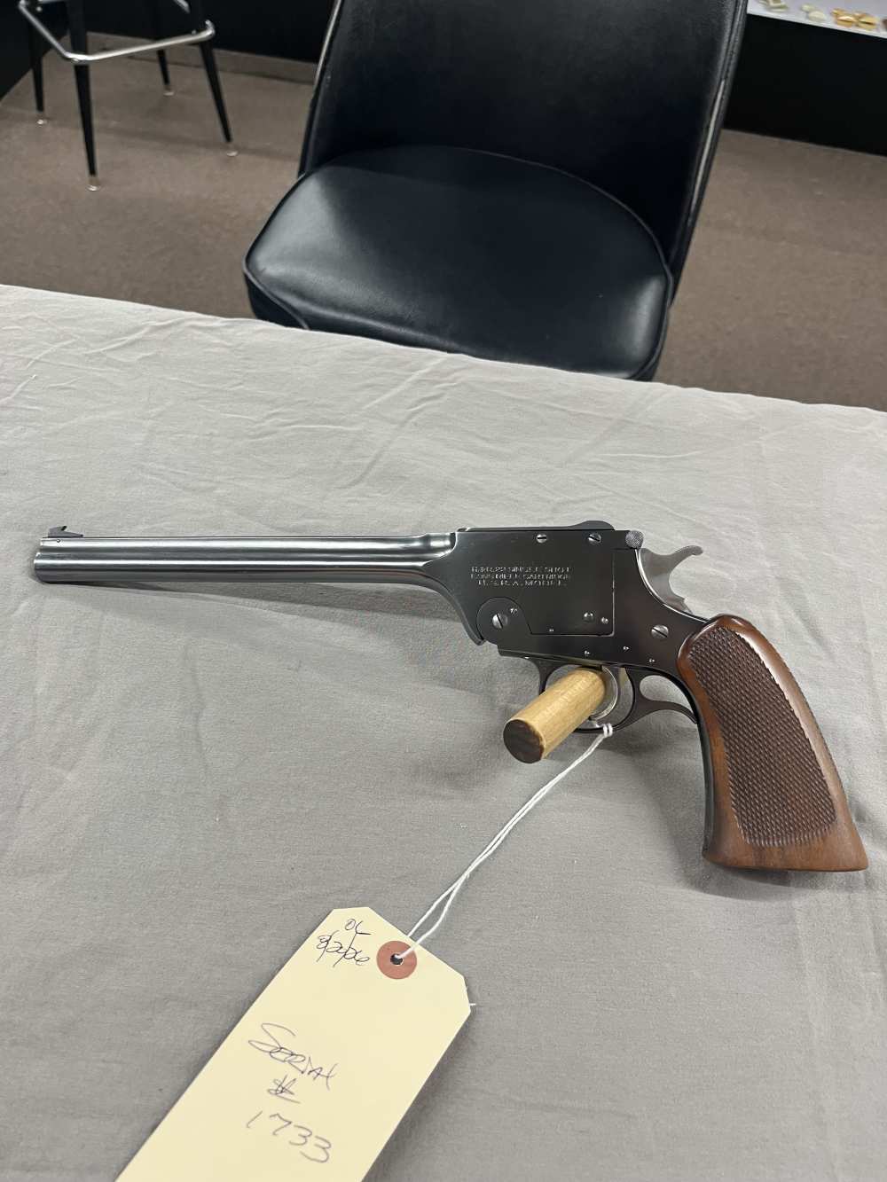 Harrington & Richardson model U.S.R.A. 22 Lr 10" barrel 93% # 1733-img-3