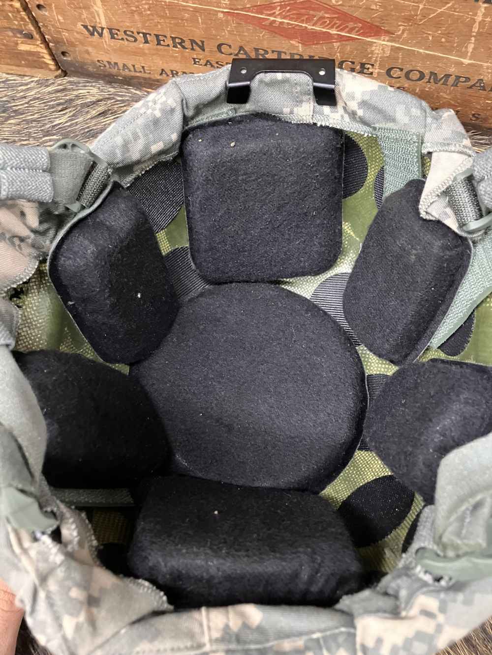 Military helmet -img-1