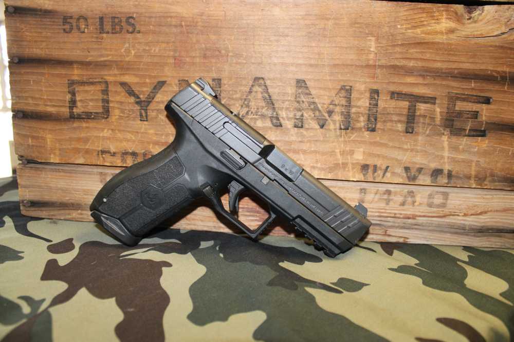 IWI MASADA 9MM Tactical Pistol 4.1" 17+1 W/ Holster-img-0