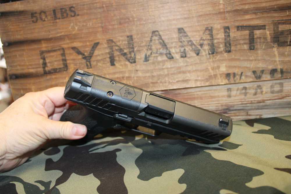 IWI MASADA 9MM Tactical Pistol 4.1" 17+1 W/ Holster-img-2