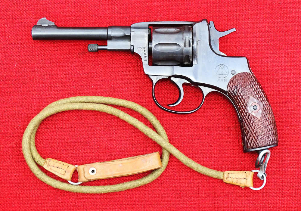 WWII Russian Soviet 1895 Nagant Revolver & Holster Matching Izhevsk 1945-img-2