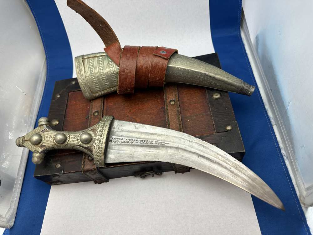 Antique Middle Eastern Jambiya Khanjar knife Hand Forged Curved Blde Silver-img-2