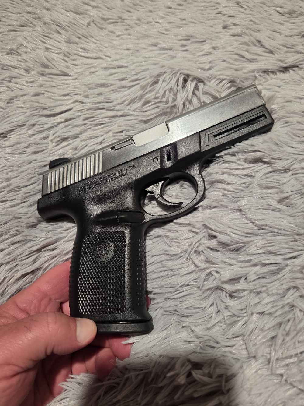 Smith and Wession SW40VE *Very Nice Looking Handgun*-img-9