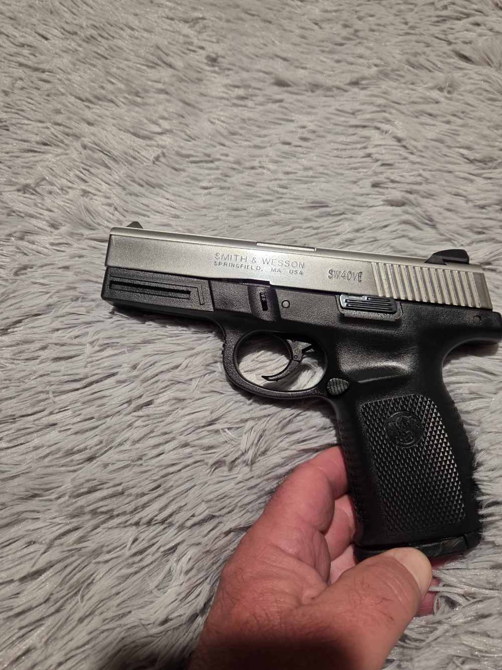 Smith and Wession SW40VE *Very Nice Looking Handgun*-img-5