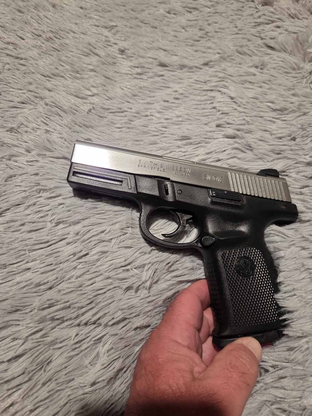 Smith and Wession SW40VE *Very Nice Looking Handgun*-img-4