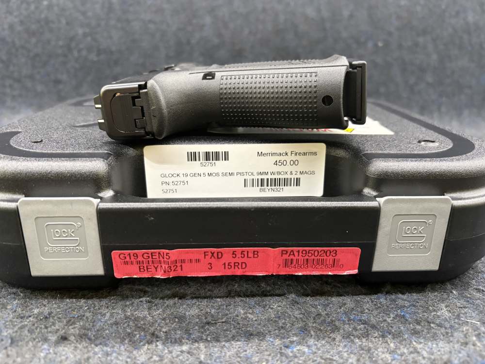 GLOCK 19 GEN5 MOS SEMI AUTO PISTOL 9MM w/BOX & 2 MAGS-img-1