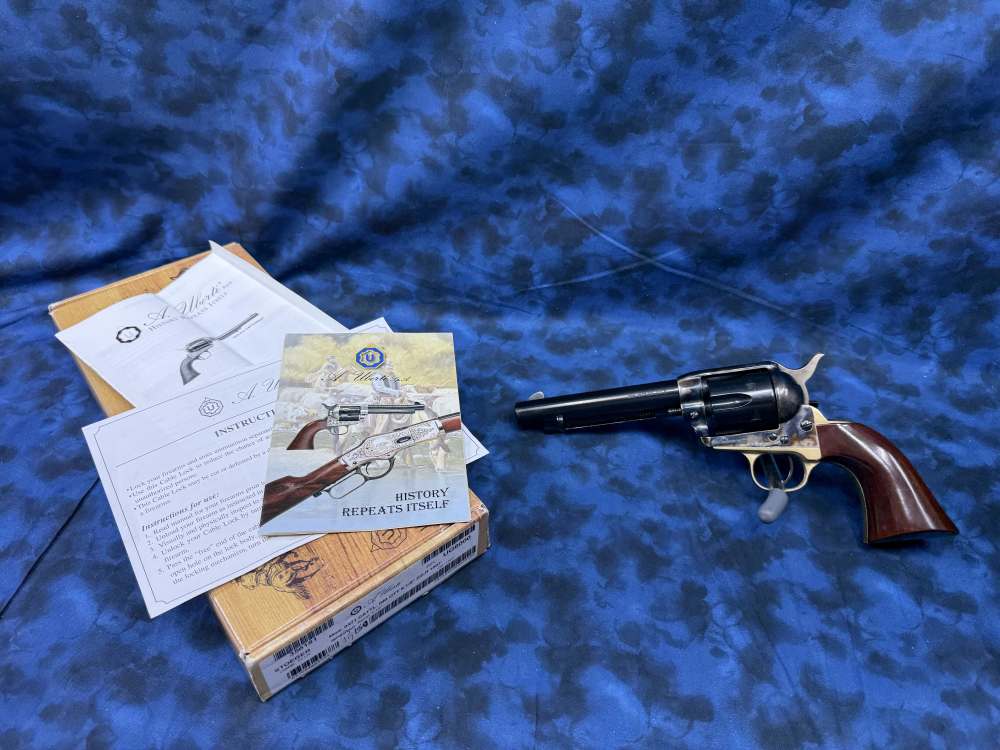 Uberti 1873 .22 LR w/ Box-img-1
