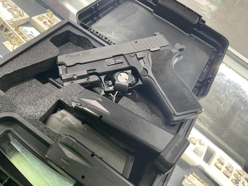 Sig P229 excellent condition -img-2