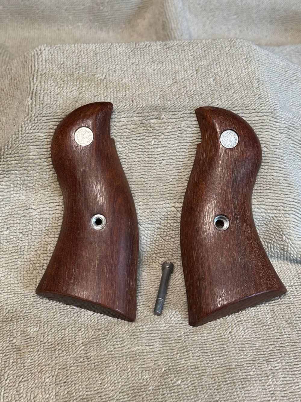Ruger Redhawk Factory wood grips with grip screw-img-0