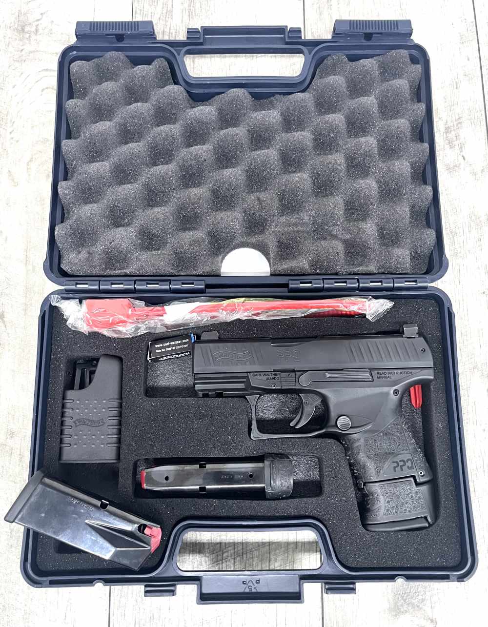 Walther PPQ Sub Compact 9mm Semi-Automatic !Great Condition!-img-2