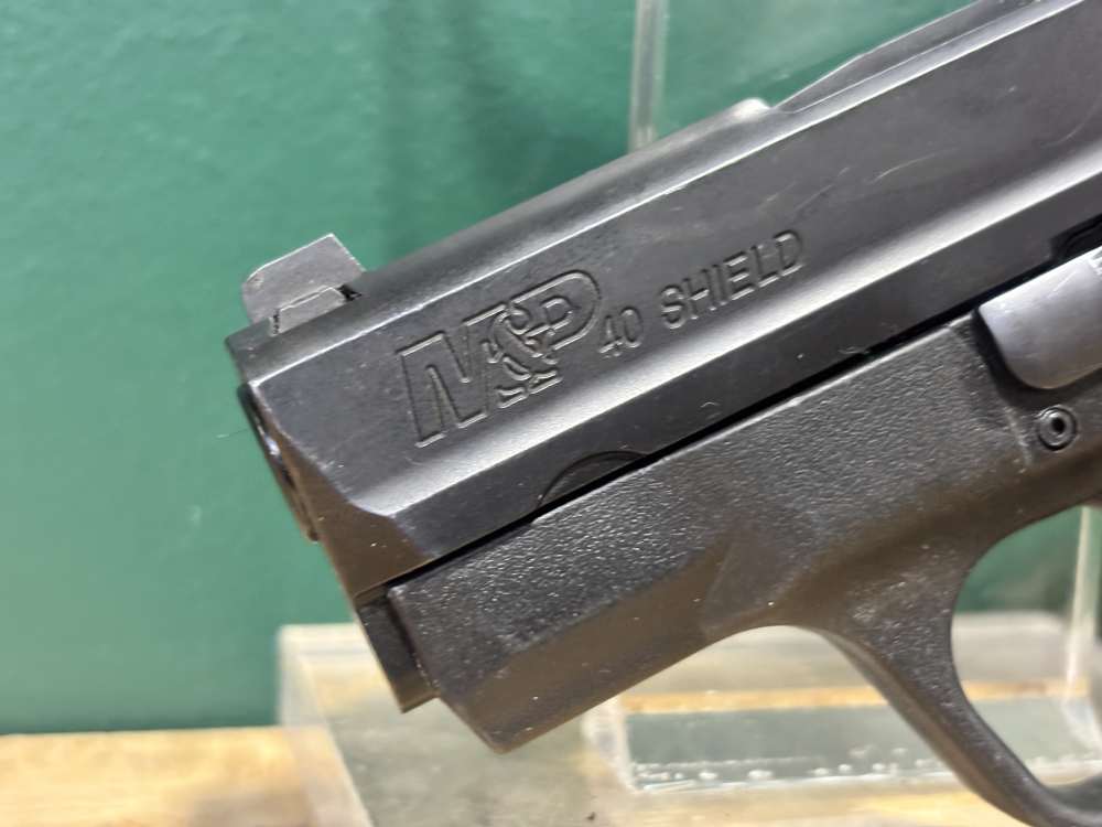 Smith and Wesson M&P40 Shield .40 S&W Sub Compact Pistol -img-4