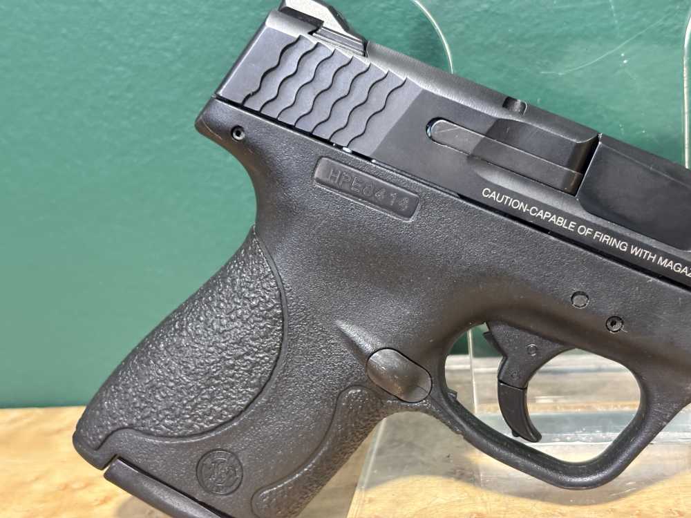 Smith and Wesson M&P40 Shield .40 S&W Sub Compact Pistol -img-2