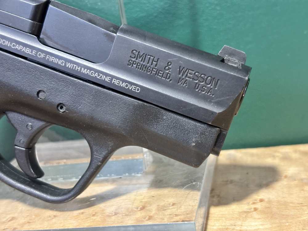 Smith and Wesson M&P40 Shield .40 S&W Sub Compact Pistol -img-1