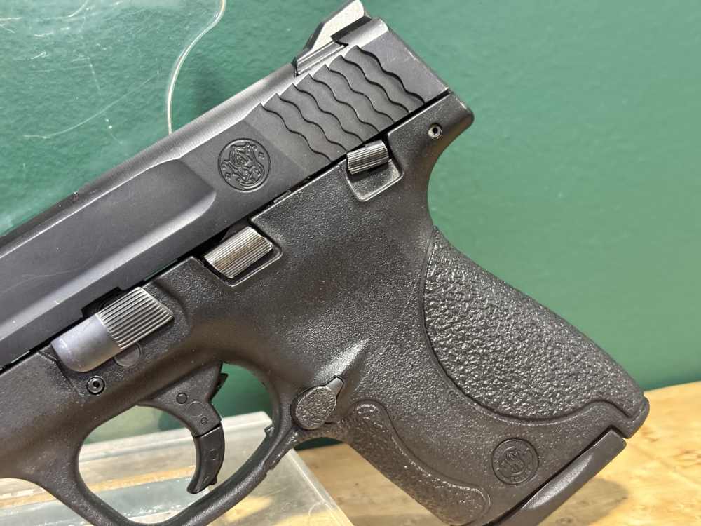 Smith and Wesson M&P40 Shield .40 S&W Sub Compact Pistol -img-3