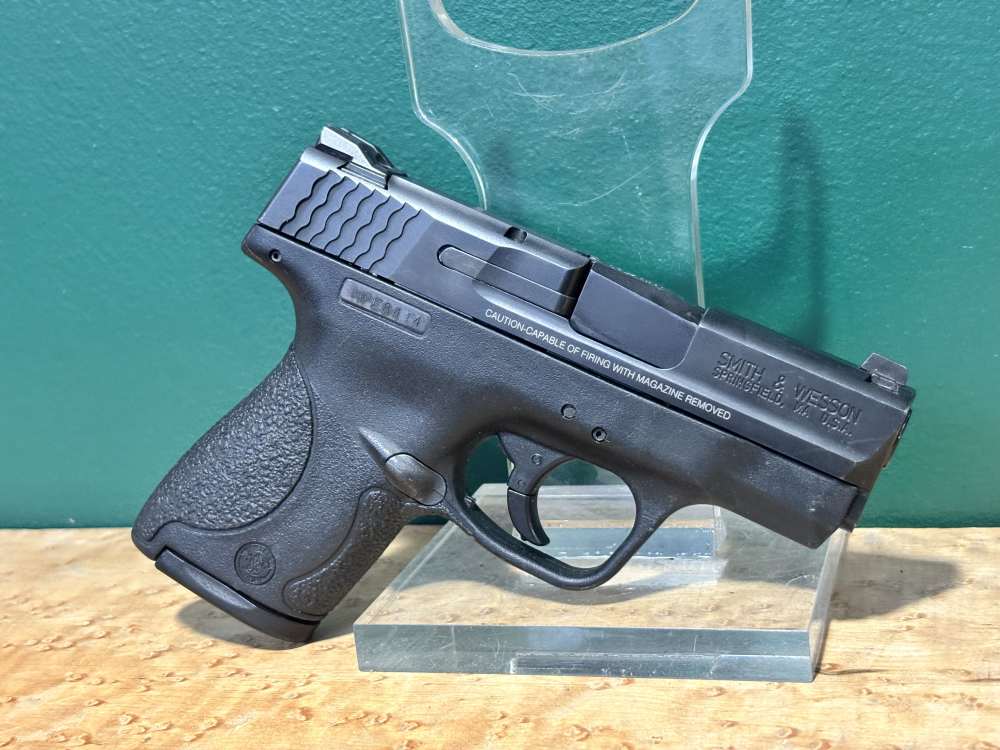 Smith and Wesson M&P40 Shield .40 S&W Sub Compact Pistol -img-0