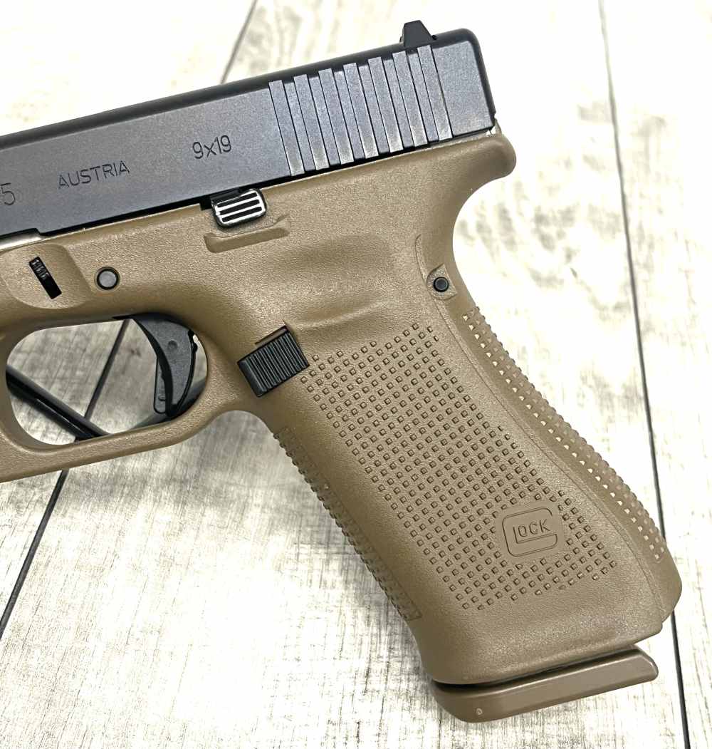 Glock 45 Gen 5 9mm FDE  !Great Condition! -img-10
