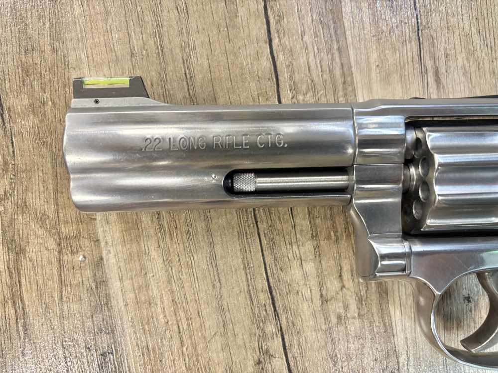 LNIB SMITH AND WESSON 617-4  STAINLESS  10 SHOT  22 LR. REVOLVER -img-2
