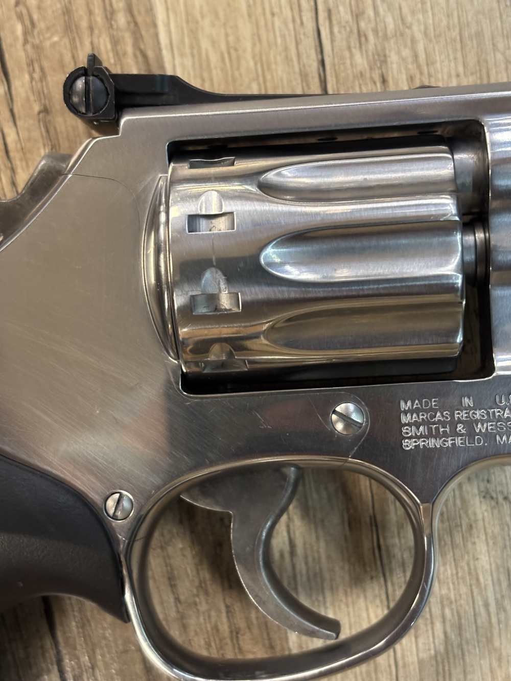 LNIB SMITH AND WESSON 617-4  STAINLESS  10 SHOT  22 LR. REVOLVER -img-6