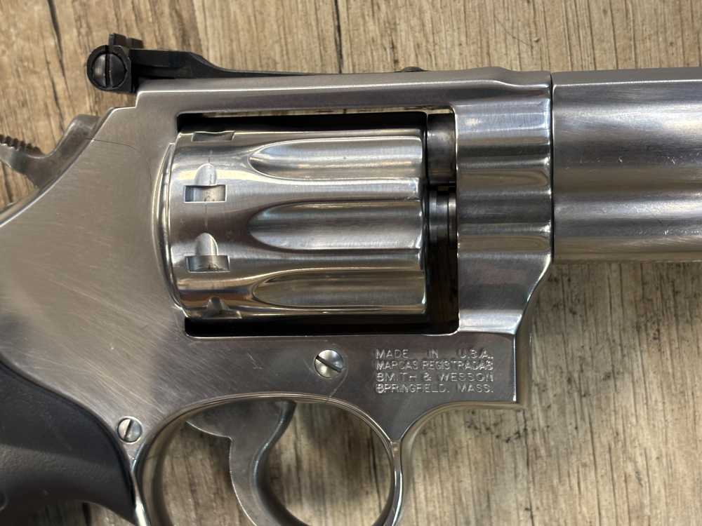 LNIB SMITH AND WESSON 617-4  STAINLESS  10 SHOT  22 LR. REVOLVER -img-7