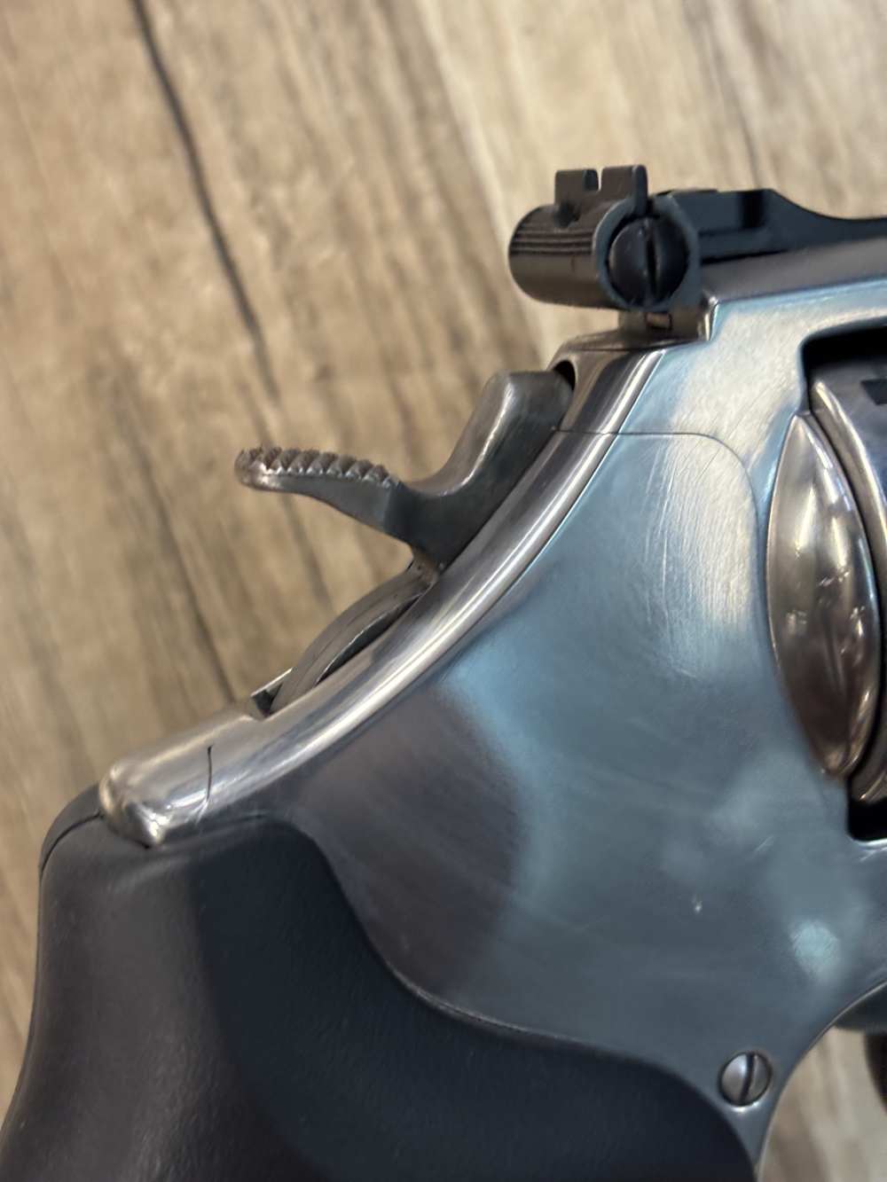 LNIB SMITH AND WESSON 617-4  STAINLESS  10 SHOT  22 LR. REVOLVER -img-30