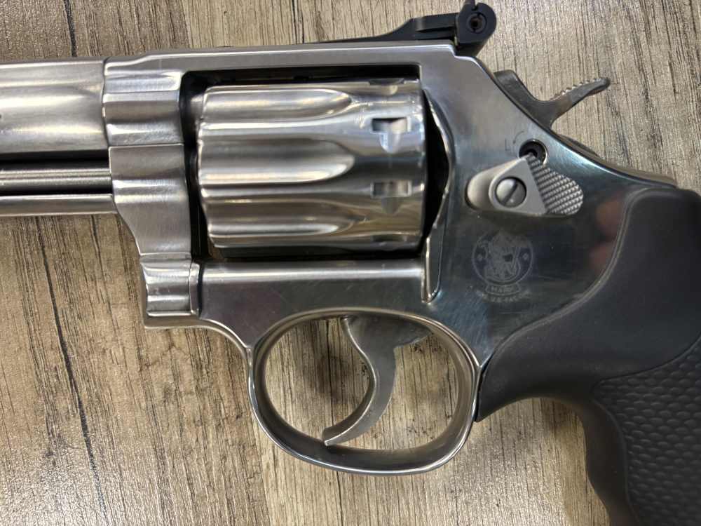 LNIB SMITH AND WESSON 617-4  STAINLESS  10 SHOT  22 LR. REVOLVER -img-3
