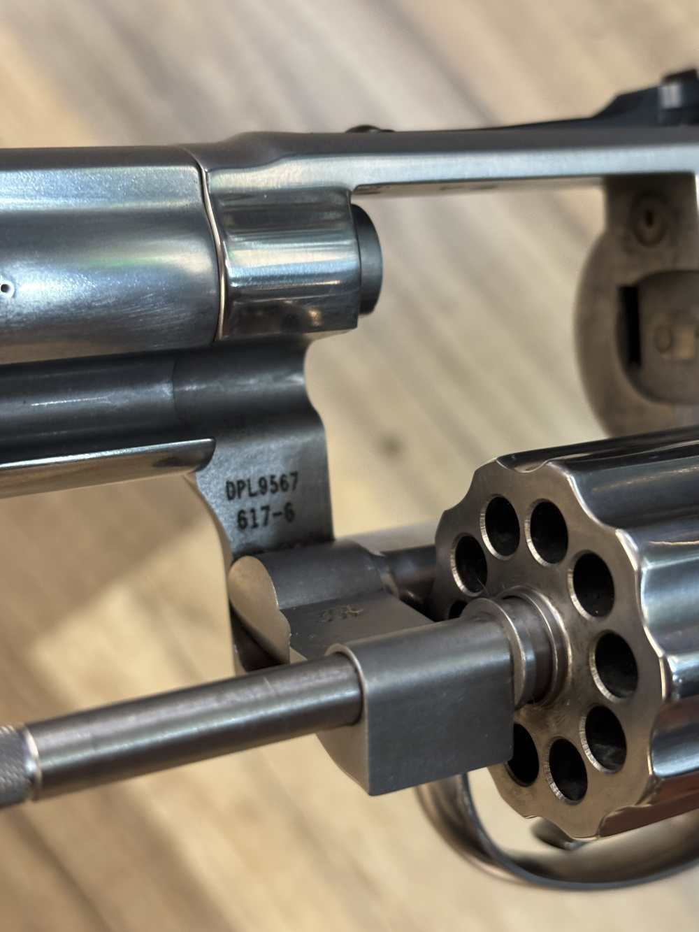 LNIB SMITH AND WESSON 617-4  STAINLESS  10 SHOT  22 LR. REVOLVER -img-32