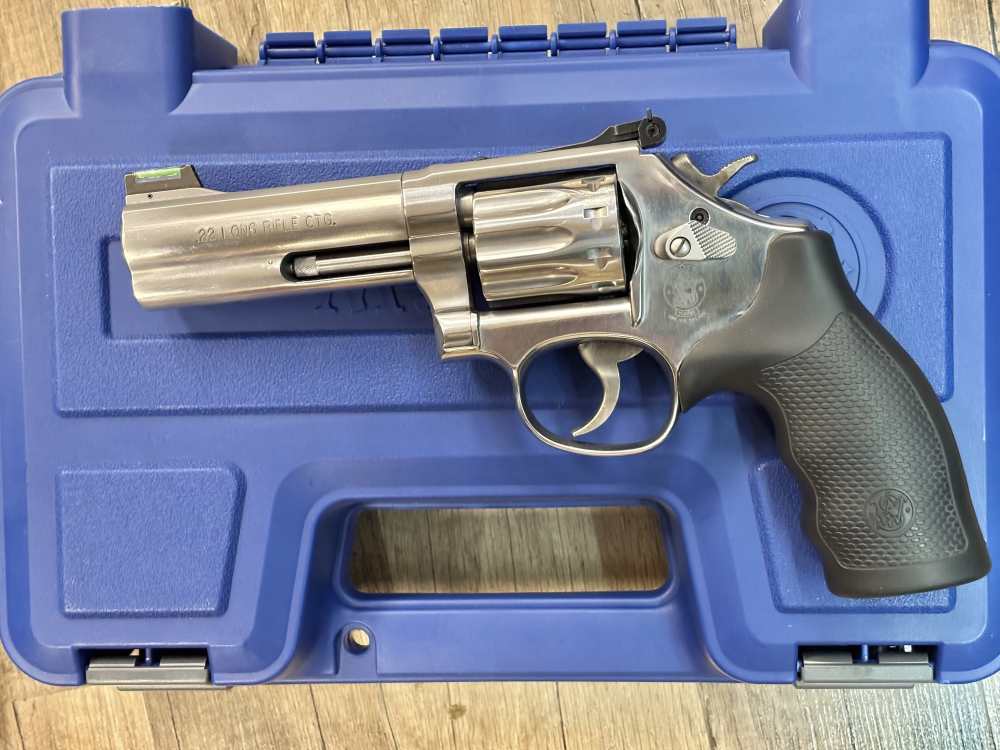 LNIB SMITH AND WESSON 617-4  STAINLESS  10 SHOT  22 LR. REVOLVER -img-0
