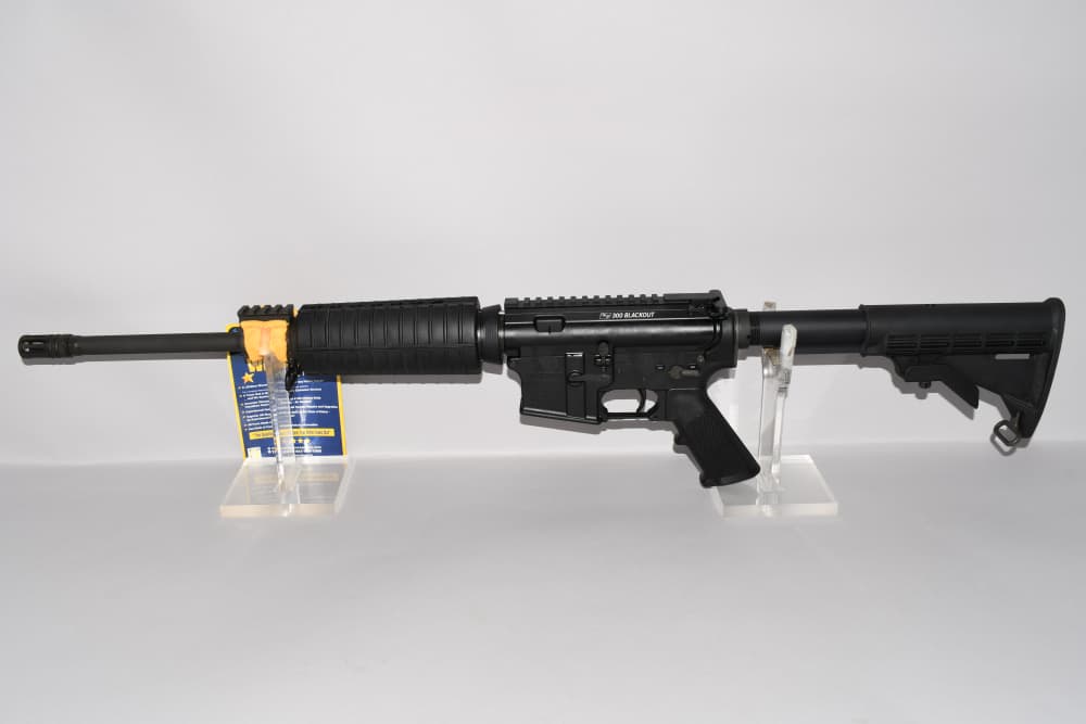 Wonderful Windham Weaponry WW-15 AR-15 Semi Auto Rifle 300 Blackout W Case-img-9