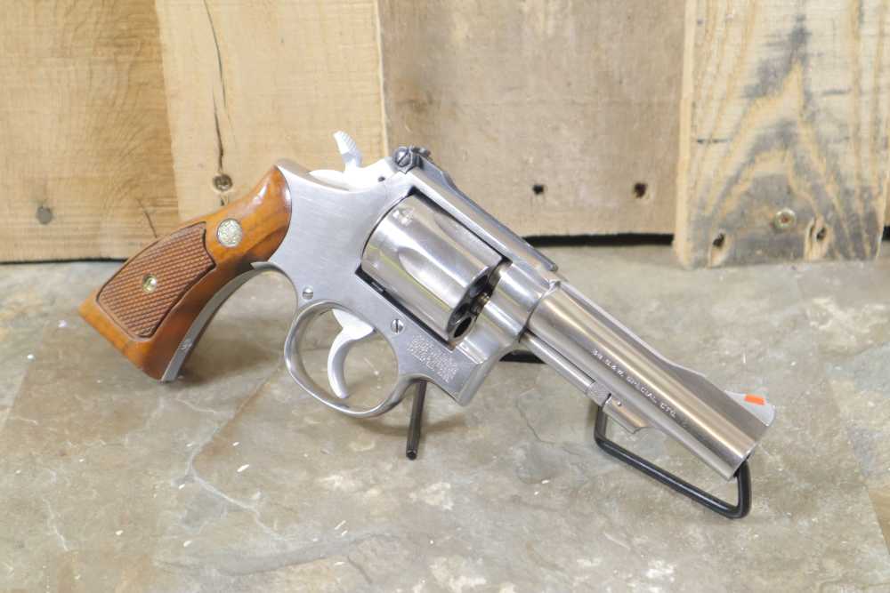 Beautiful Smith & Wesson Model 67-2 .38Special Penny Bid NO RESERVE-img-2