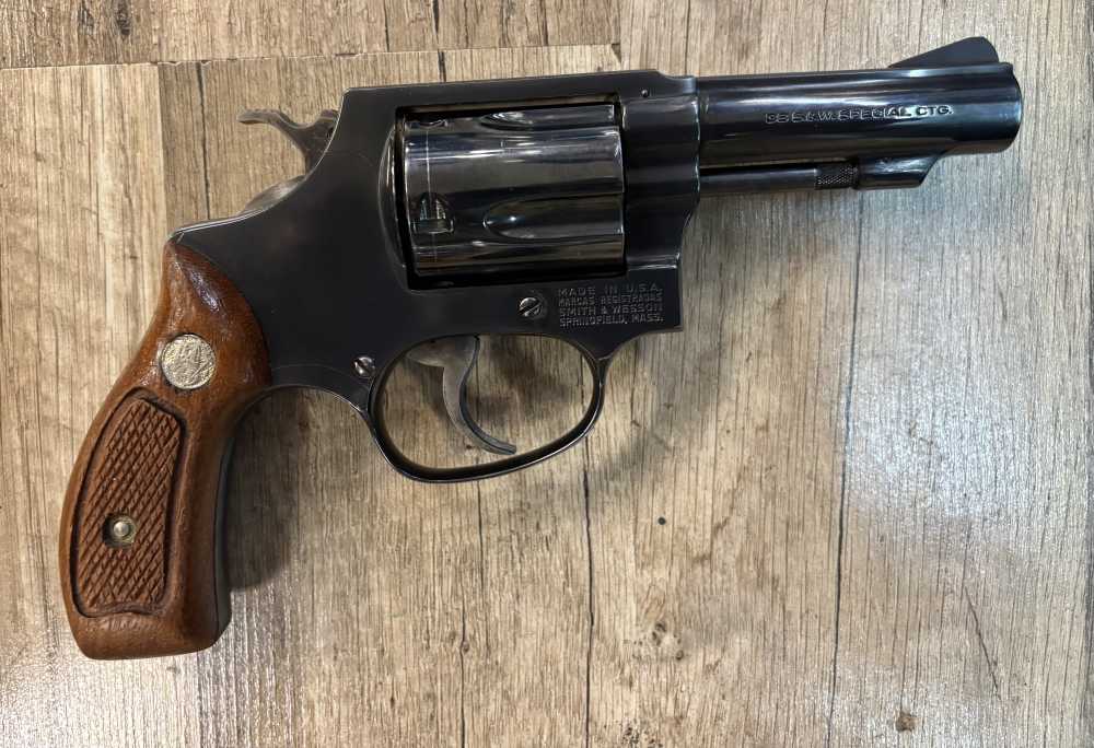 VINTAGE SMITH AND WESSON S&W 36-1 3" .38SPL REVOLVER CLEAN! NO RESERVE -img-1