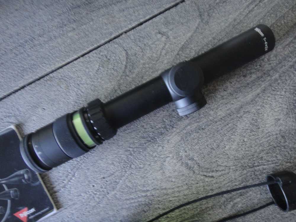 Trijicon AccuPoint Rifle Scope 1-4X24mm 30mm Green Triangle Matte Black-img-2