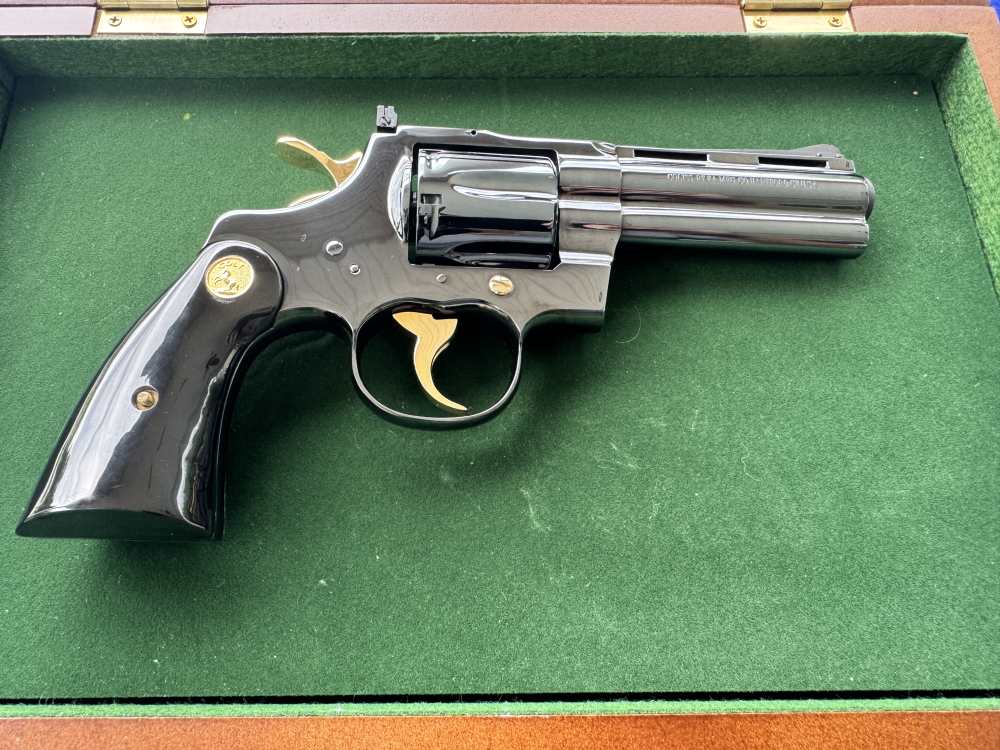 Mint 1968 Colt Python .357 Mag 4" VR Brite Blue Gold Accents C&R-img-15