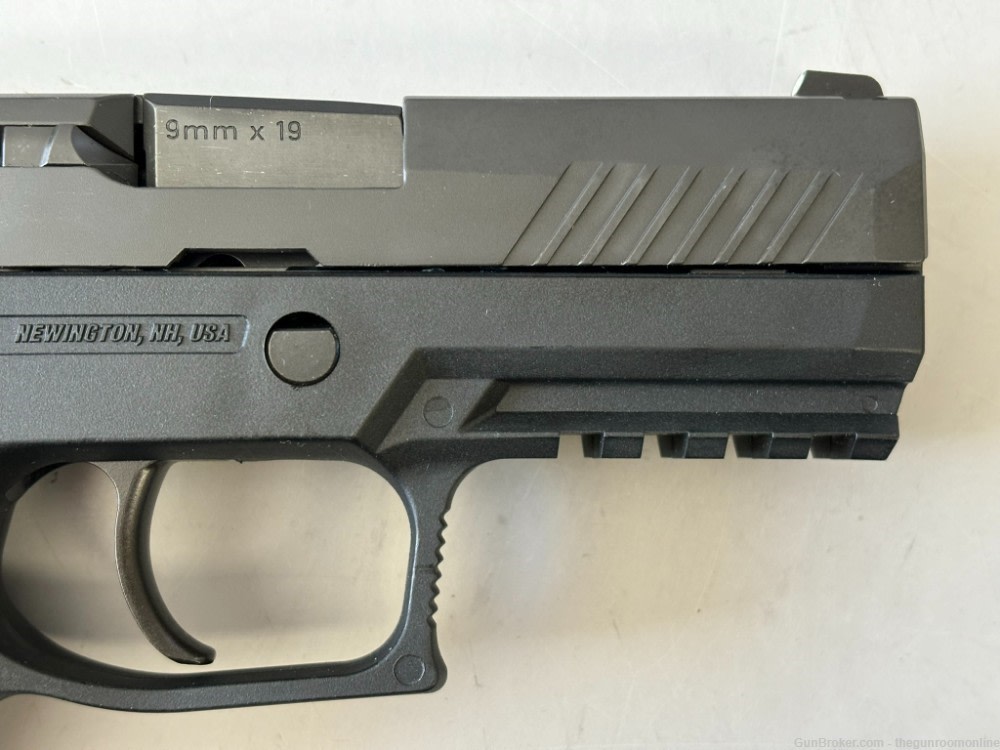 Sig Sauer P320 Compact 9mm 3.9-Inch 15+1 Extra Mag NEVER FIRED-img-8