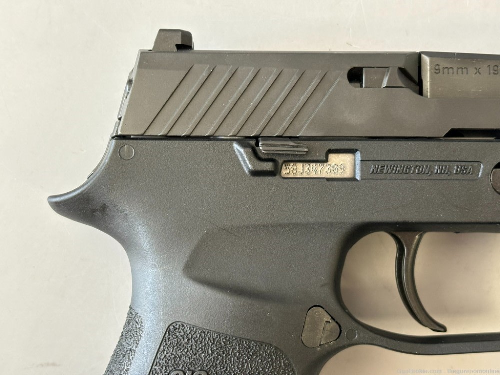 Sig Sauer P320 Compact 9mm 3.9-Inch 15+1 Extra Mag NEVER FIRED-img-7