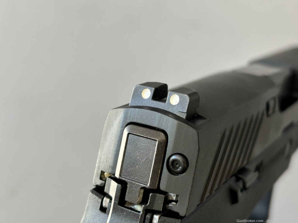 Sig Sauer P320 Compact 9mm 3.9-Inch 15+1 Extra Mag NEVER FIRED-img-10