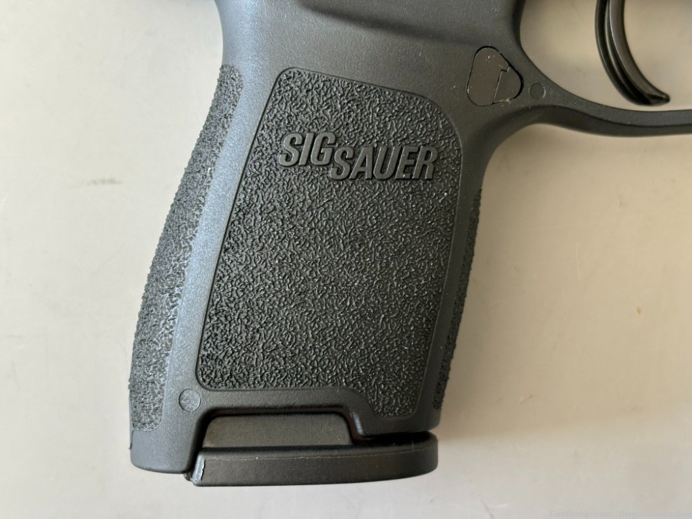 Sig Sauer P320 Compact 9mm 3.9-Inch 15+1 Extra Mag NEVER FIRED-img-6