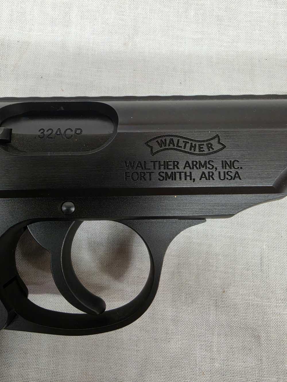 WALTHER PP BLACK 32 ACP w/BOX-img-4