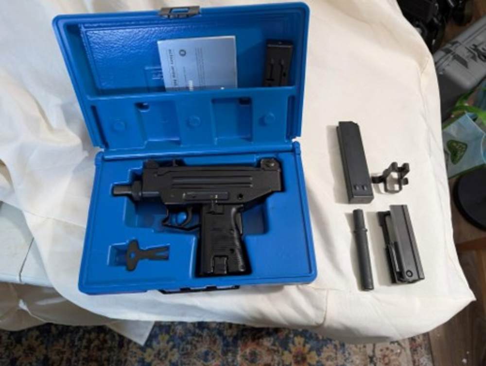 UZI .45 ACP Pistol With 9 MM Conversion-img-2