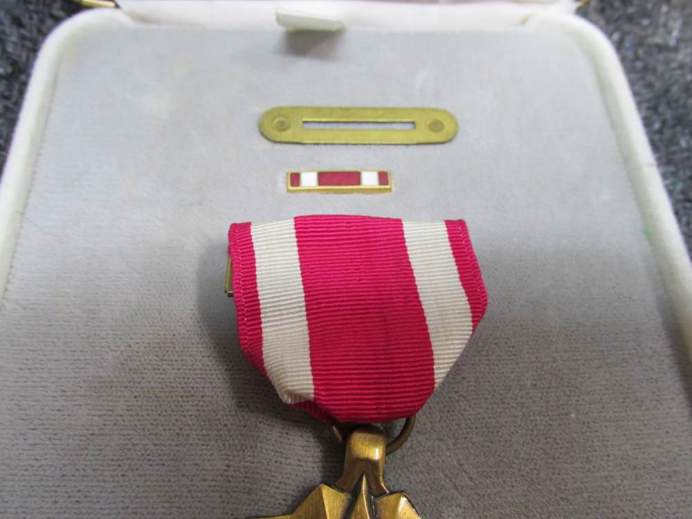 2-U.S. MERITORIOUS SERVICE MEDALS/RIBBONS/LAPEL PINS IN CASES-NICE LOOKING-img-4
