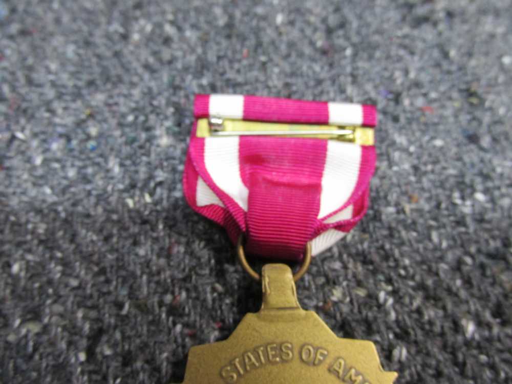2-U.S. MERITORIOUS SERVICE MEDALS/RIBBONS/LAPEL PINS IN CASES-NICE LOOKING-img-12