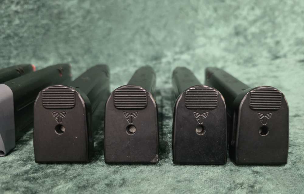 CZ P-09 Sig ROMEO 2 optic, Holster and 7 Magazines -img-38