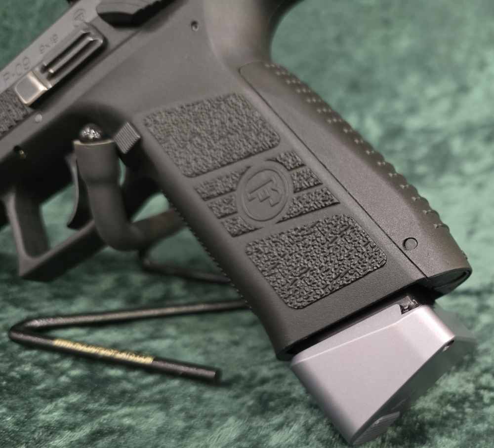 CZ P-09 Sig ROMEO 2 optic, Holster and 7 Magazines -img-8