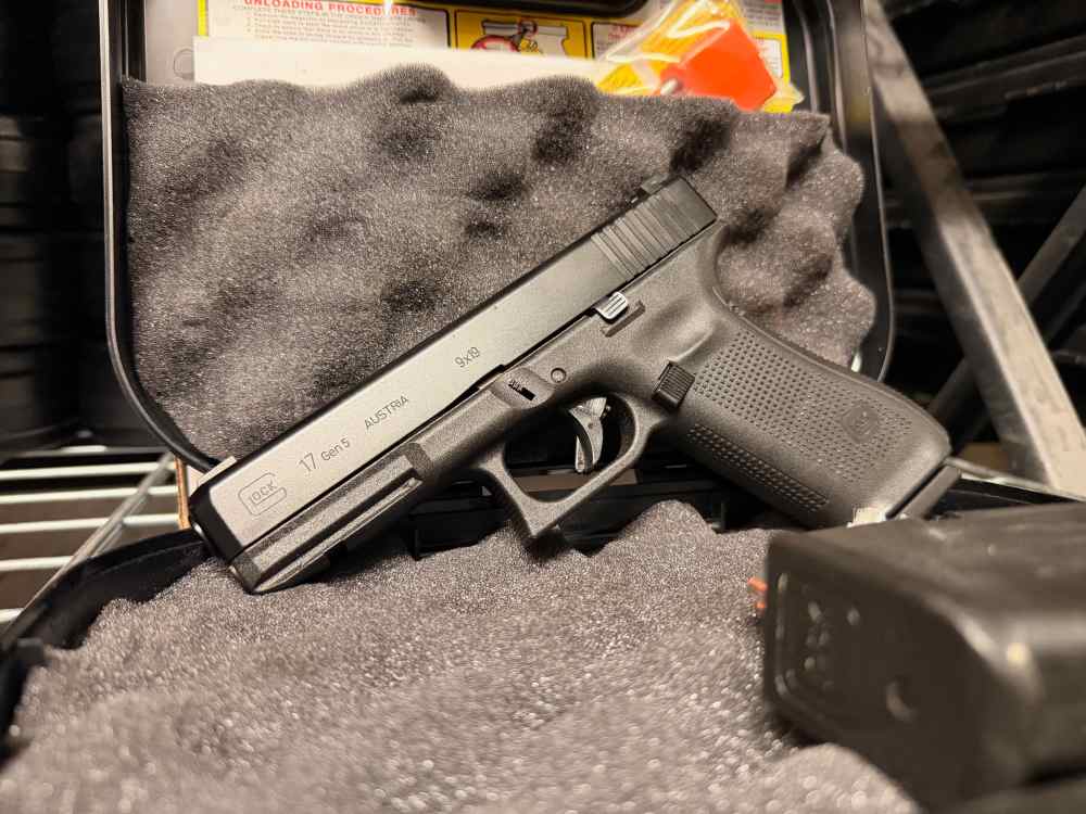 GLOCK G17 GEN5 POLICE TRADE-INS BLACK DLC NIGHT SIGHTS (3) 17-RND 4.49" 9MM-img-0
