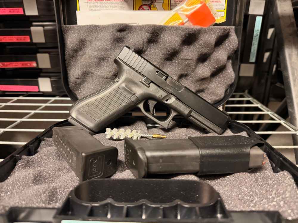 GLOCK G17 GEN5 POLICE TRADE-INS BLACK DLC NIGHT SIGHTS (3) 17-RND 4.49" 9MM-img-1