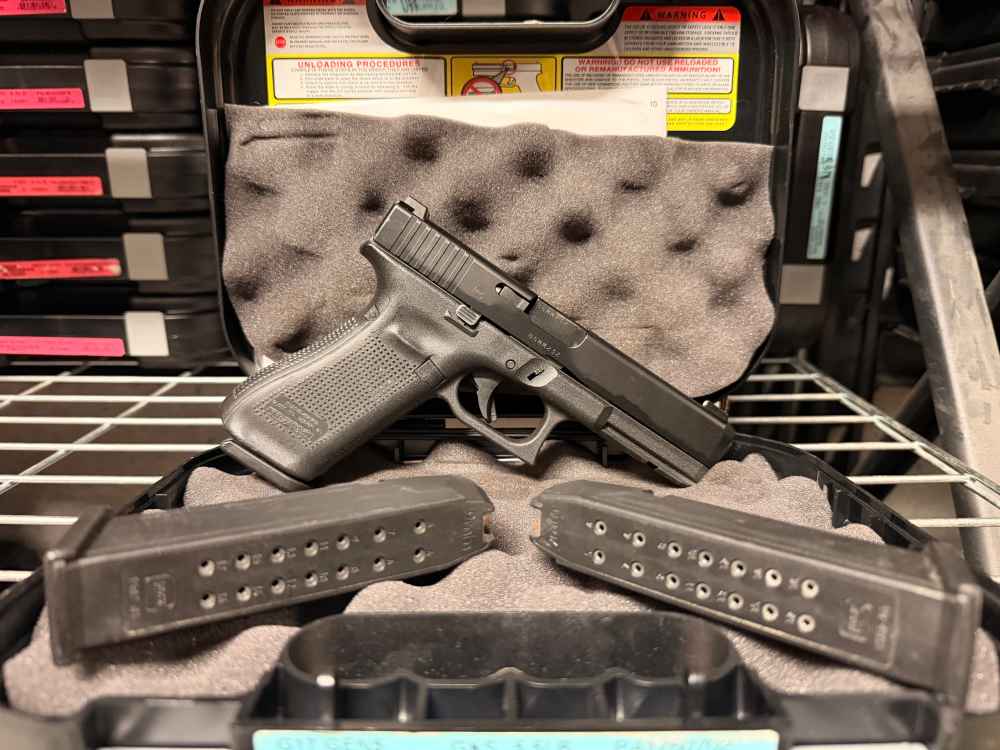 GLOCK G17 GEN5 POLICE TRADE-INS BLACK DLC NIGHT SIGHTS (3) 17-RND 4.49" 9MM-img-1
